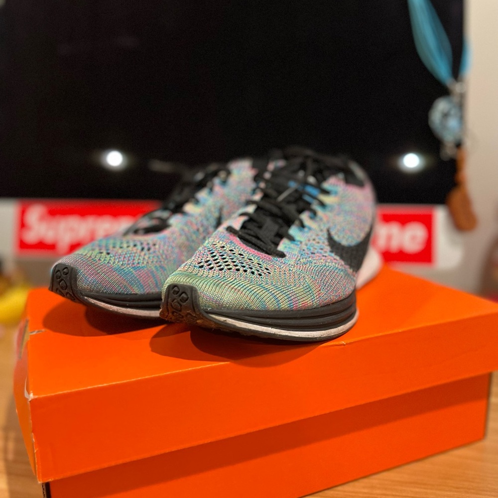 Men’s flying racers size 7